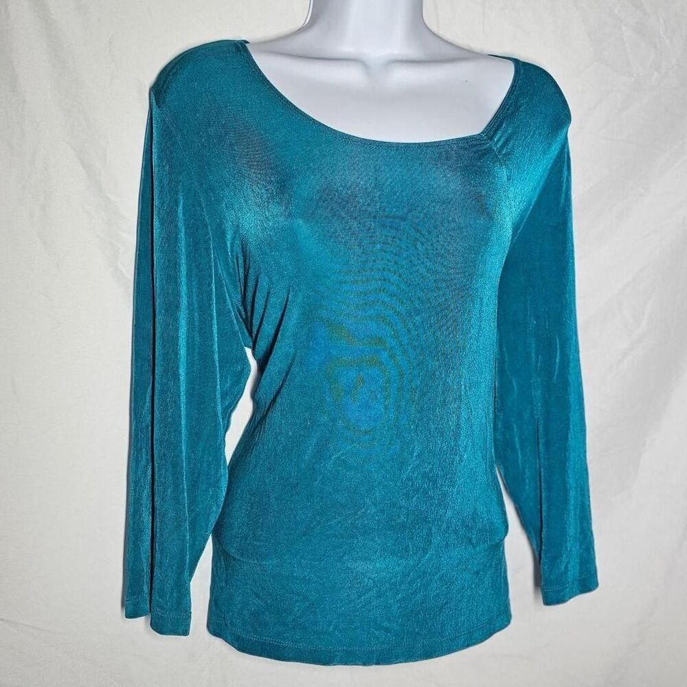 blue stretchy whimsical 90s y2k vintage 3/4 sleeve top